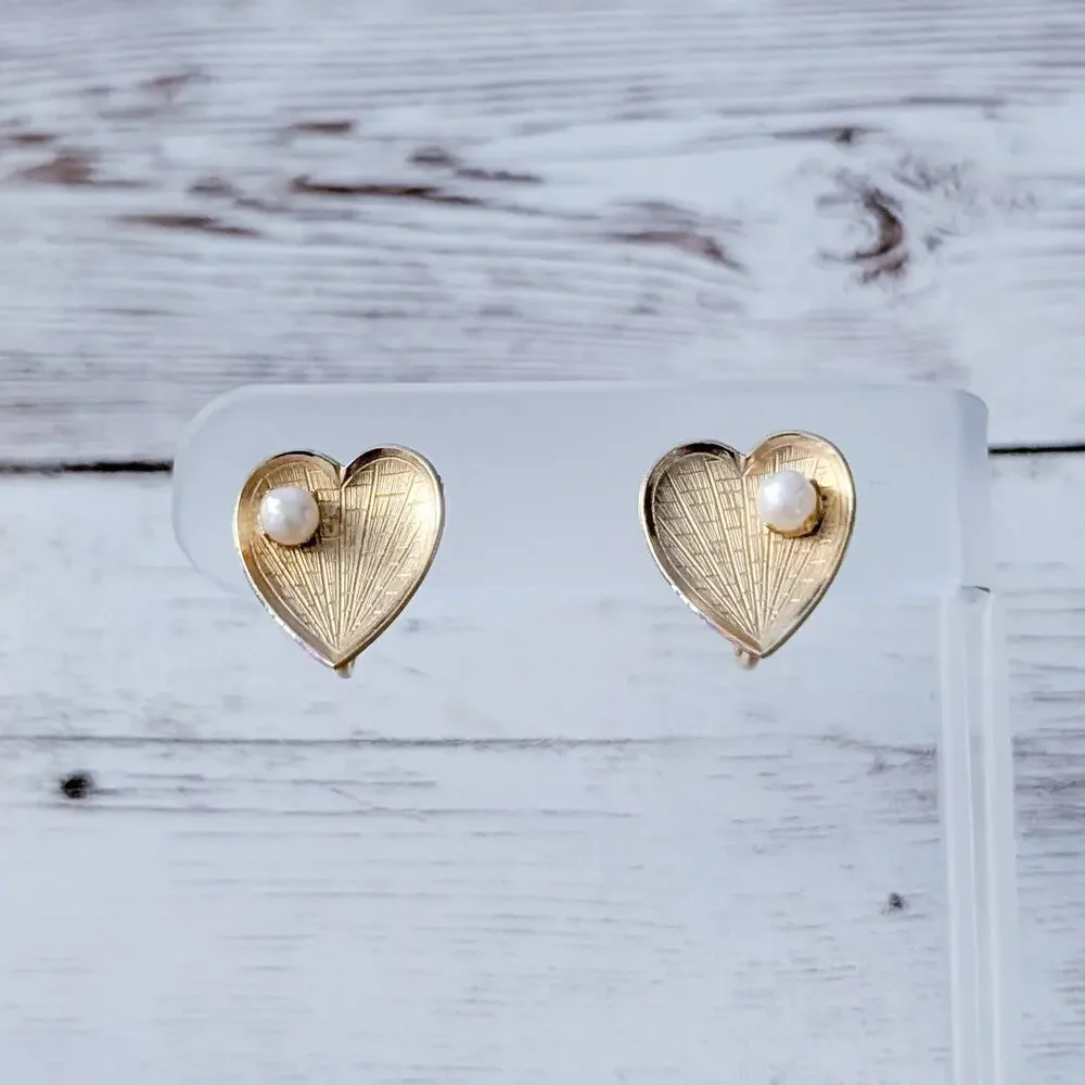 Vintage Screw On Earrings Heart with Faux Pearl Stamped Louvanni?